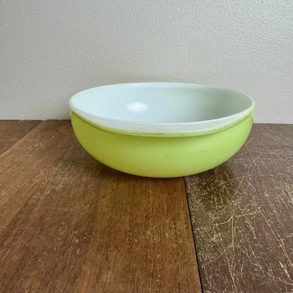Vintage‎ Pyrex Yellow Green 024 Round 2 Qt Serving Bowl Casserole Dish